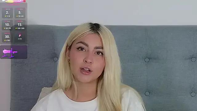 Elina_Hills — I ride dildo torso for 5 minutes