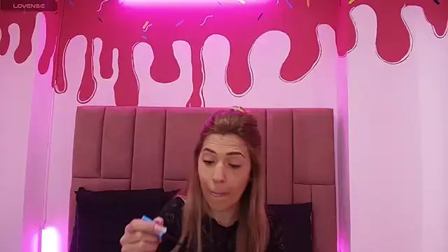 EvaaLovia1 on StripChat 