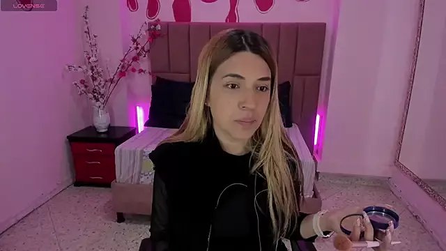 EvaaLovia1 on StripChat 