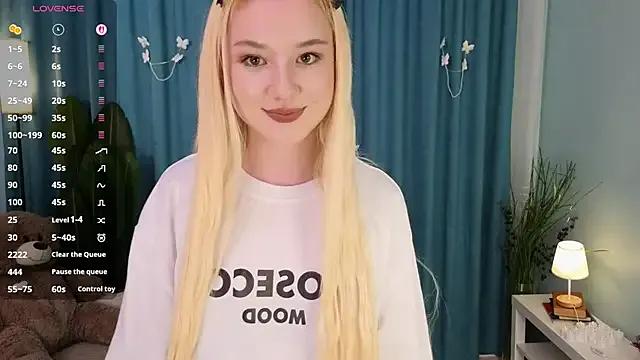 Flirty_lee — flash my tits in the mirror