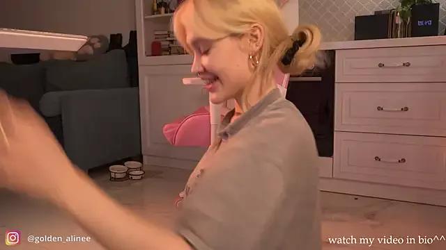 Freechat Golden_Aline on StripChat