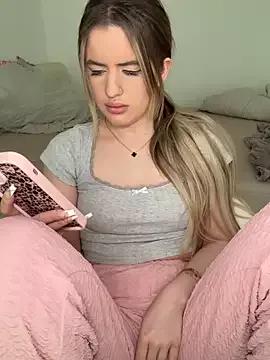 Freechat Holly-Glamour on StripChat