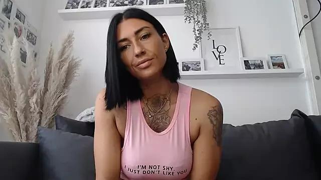 IntiMia on StripChat 