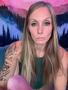 Freechat ItsDanniG on StripChat