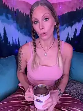 Freechat ItsDanniG on StripChat