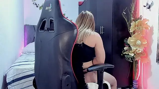 jennymature76 on StripChat 