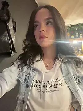 JullieBoo on StripChat 