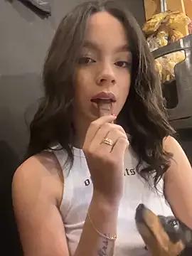 JullieBoo on StripChat 