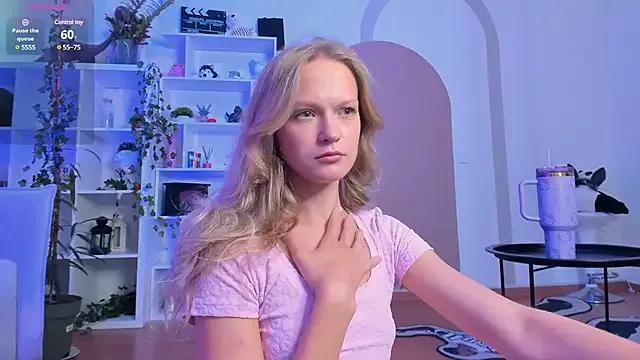 Kara_smalltits — lie down on the bed and spread legs