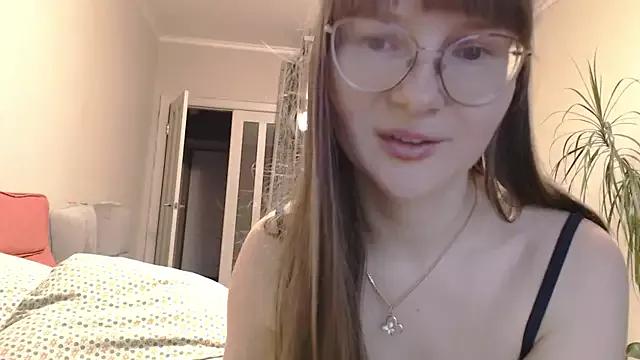 Freechat KiraGoldens on StripChat