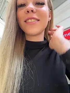 KittyMissyX —  Christmas gift: an Apple MacBook! 