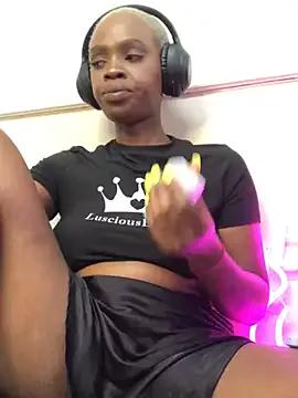 Freechat LuciousLips96 on StripChat