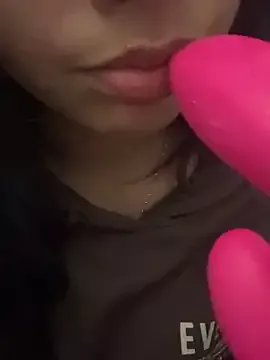 lynn9000 on StripChat 