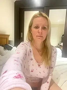 madamlillyrose — Moisturise body