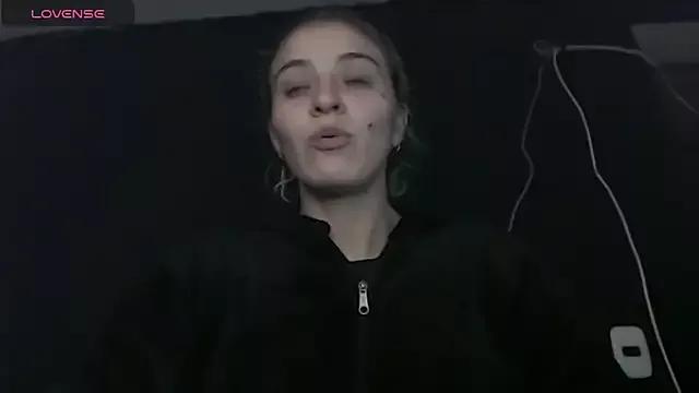 Freechat mariecam420 on StripChat