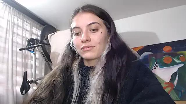 Freechat mariecam420 on StripChat