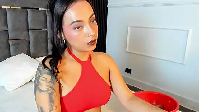 Freechat MiiaaMoonroee on StripChat