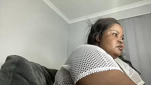 MissLola27 on StripChat 