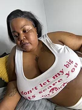 MissLola27 on StripChat 