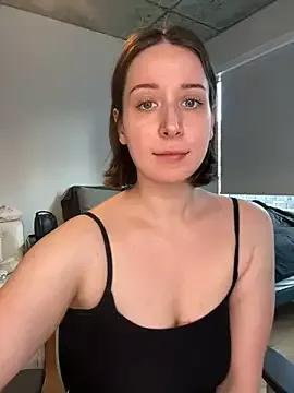 Freechat nerdynina on StripChat
