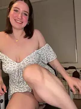 Freechat nerdynina on StripChat