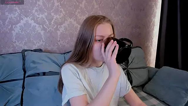 Polumna_cute on StripChat