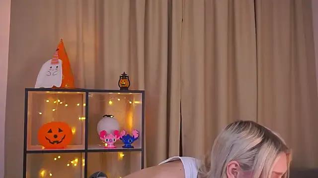 RiriKiss — Suck finger with eyes contact