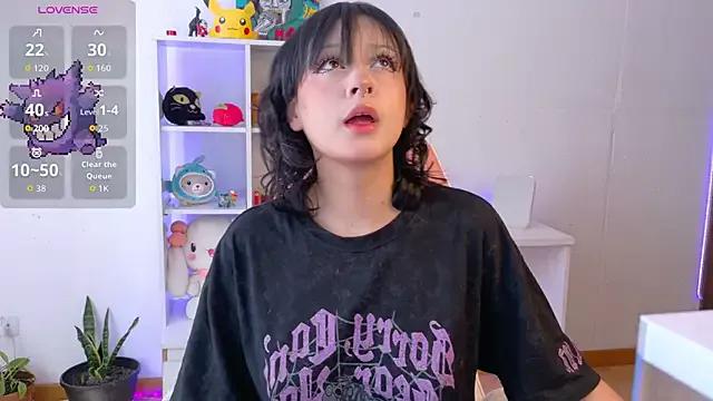 Sallie_Doll — Fuck pussy with big dildo close up