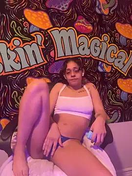 sammiebaby — Squirt on dildo