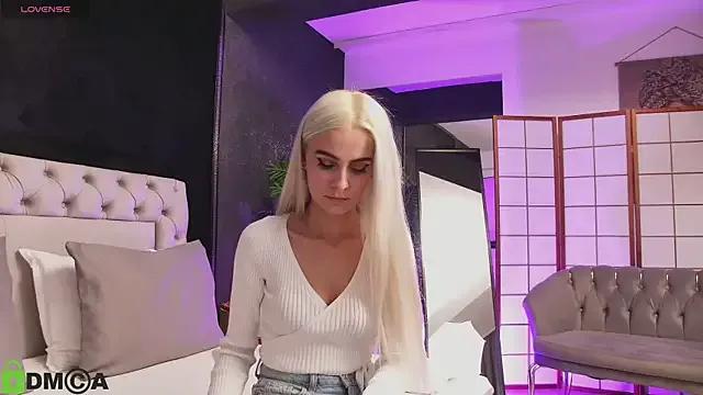 Freechat SelenaDaze on StripChat