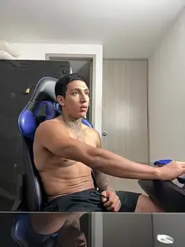 Freechat sendfer on StripChat