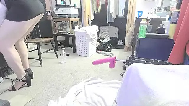 sissytrapdolly24 on StripChat 