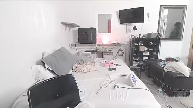 sissytrapdolly24 on StripChat 