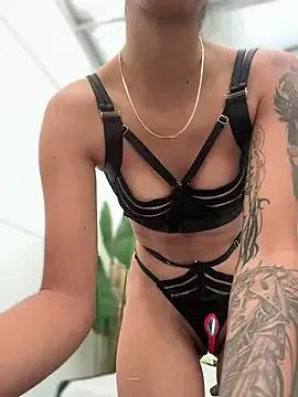 TweetiePieXXX — LICK FINGERS CLOSE UP WITH EYE CONTACT