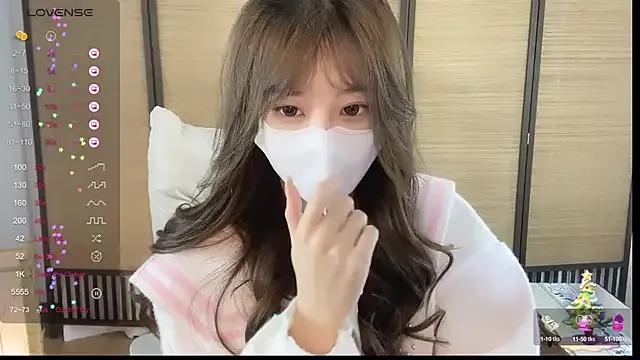 Freechat Yuuuuuly on StripChat